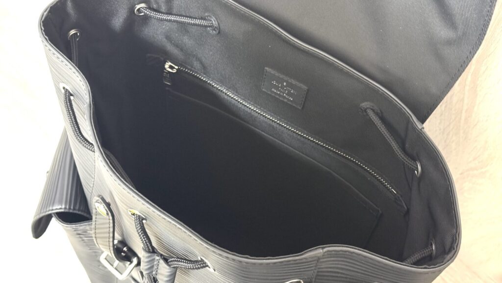 ヴィトンリュックの中