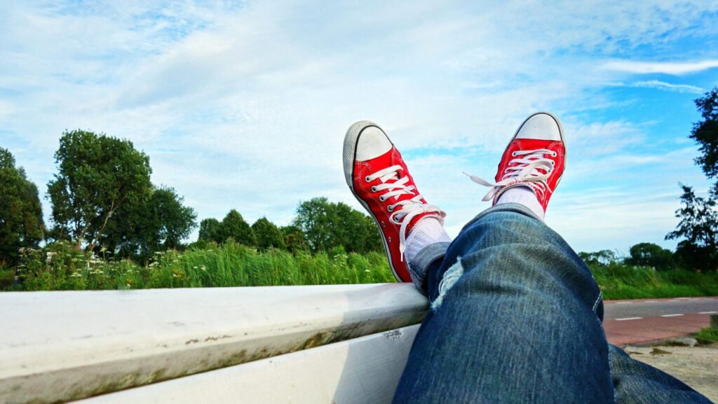 ベンチでくつろぐ