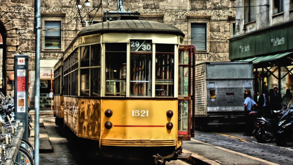 街中を走る路面電車