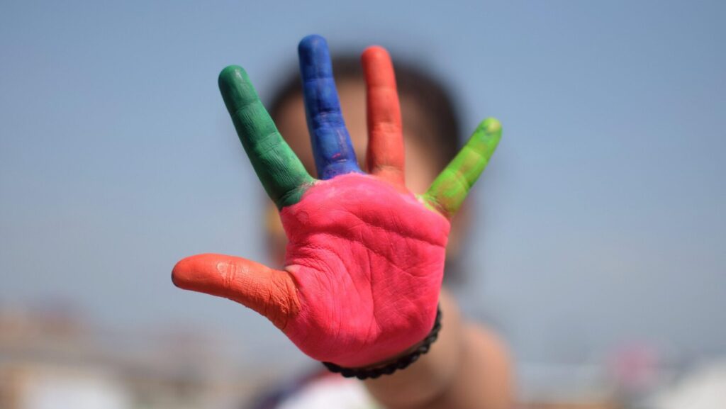 カラフルな手のひら
