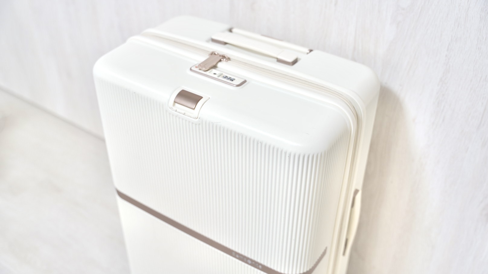 スーツケース