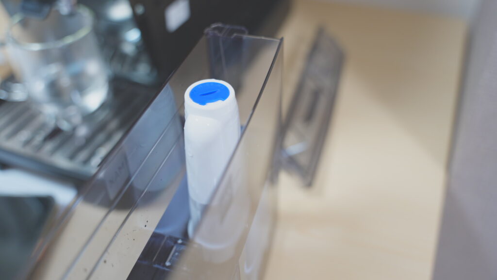 ウォータフィルターをセットした給水タンク