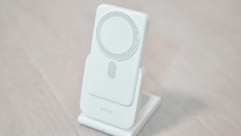 スマホ用の白いMagSafe充電器