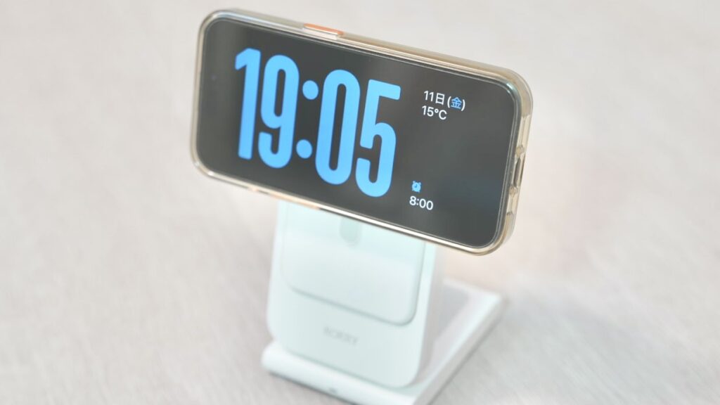 iPhoneとスマホ用の白いMagSafe充電器