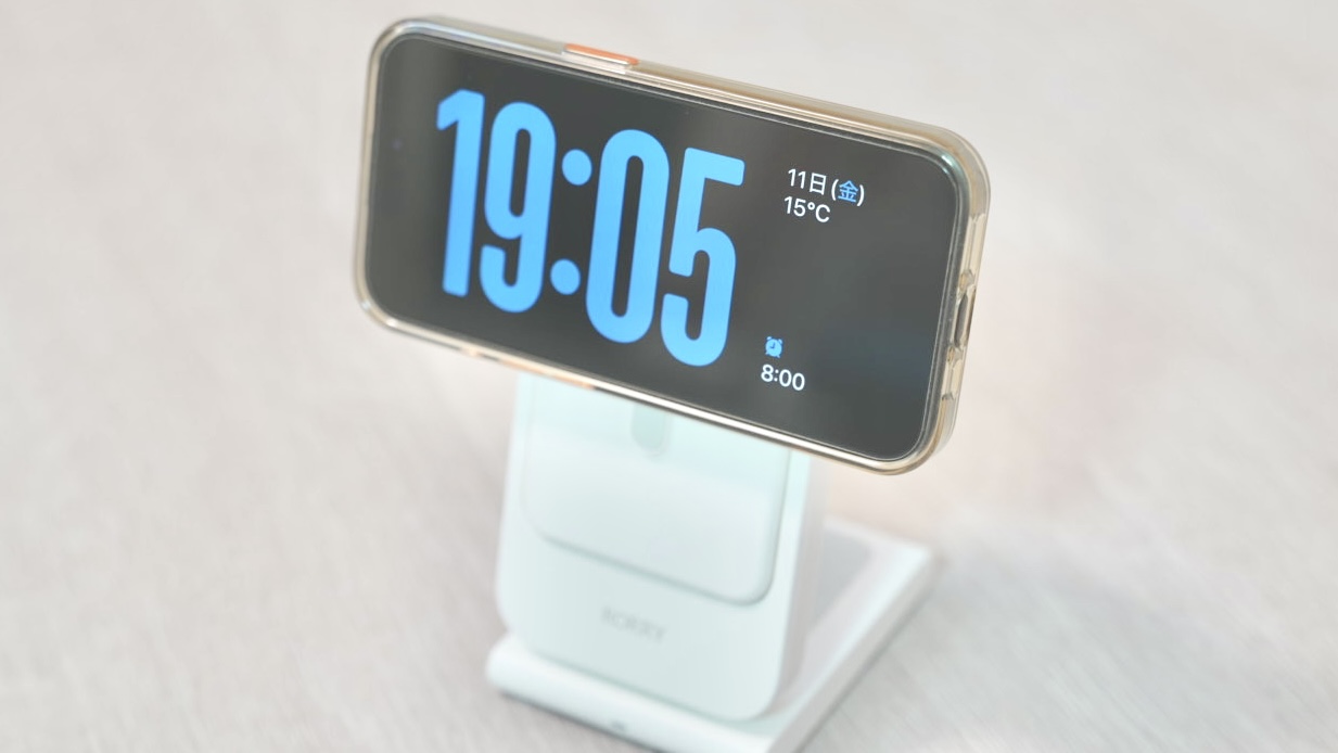 iPhoneとスマホ用の白いMagSafe充電器