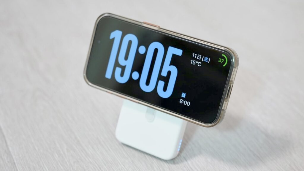 iPhoneとスマホ用の白いMagSafe充電器