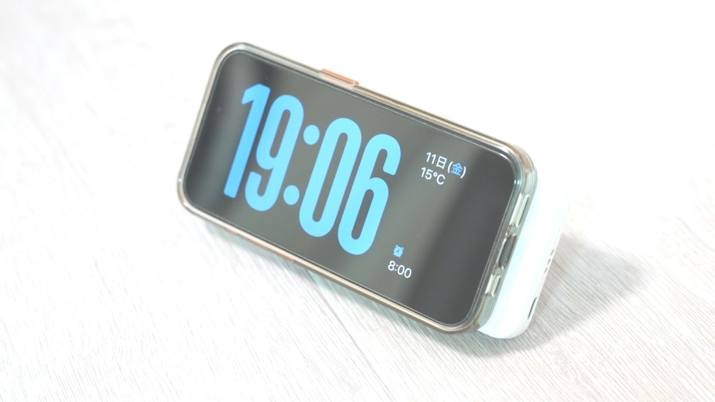 iPhoneとスマホ用の白いMagSafe充電器