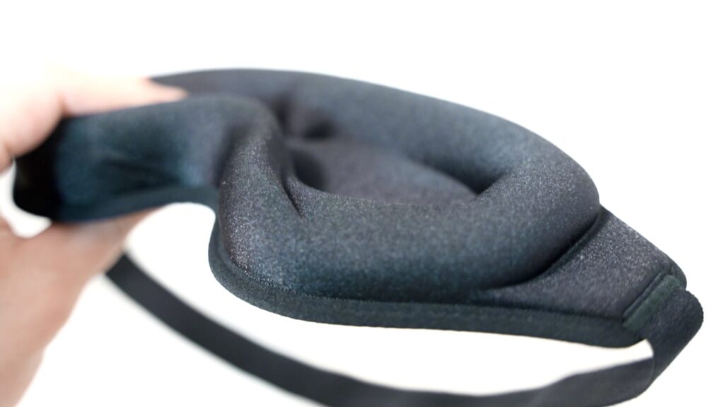 アイマスクの裏側