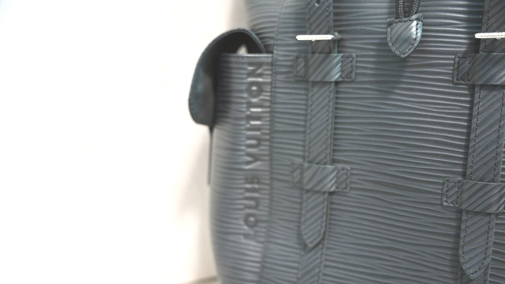 ルイヴィトンのクリストファーMMエピのロゴ