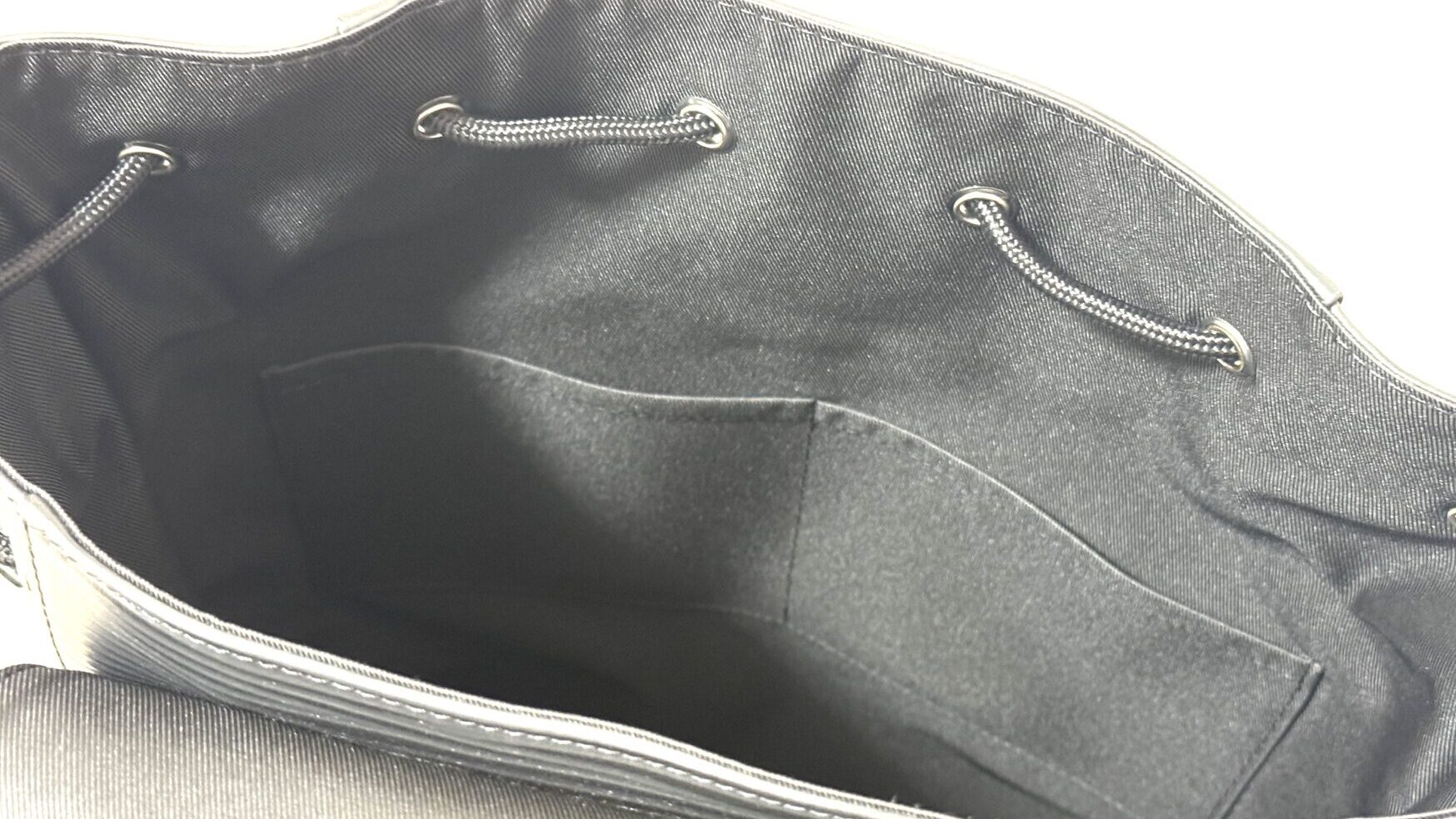 ヴィトンリュックの中