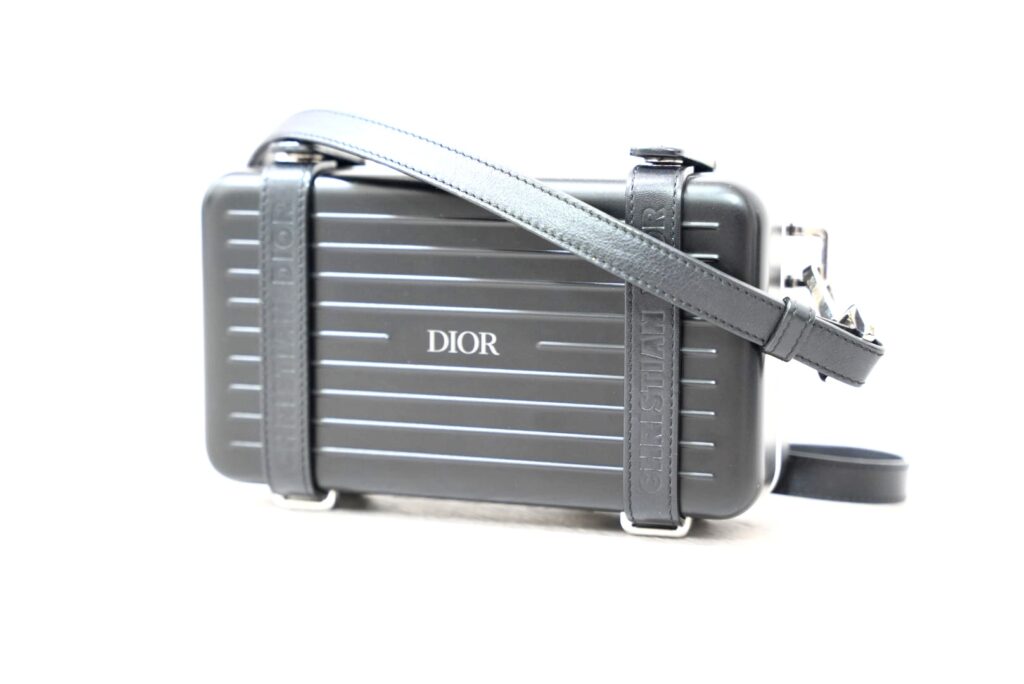 DIOR × RIMOWAのパーソナルクラッチバッグ