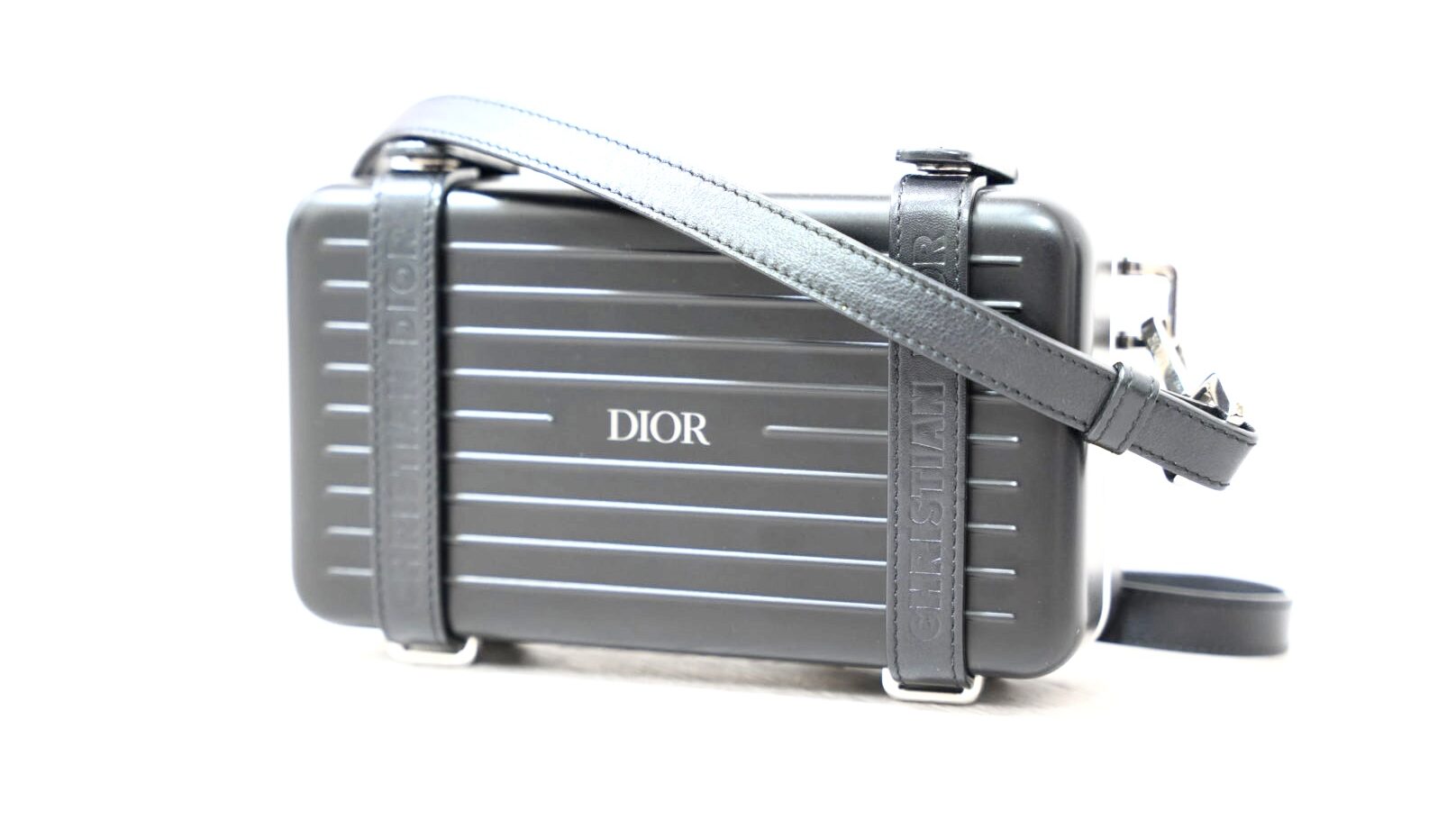 DIOR × RIMOWAのパーソナルクラッチバッグ