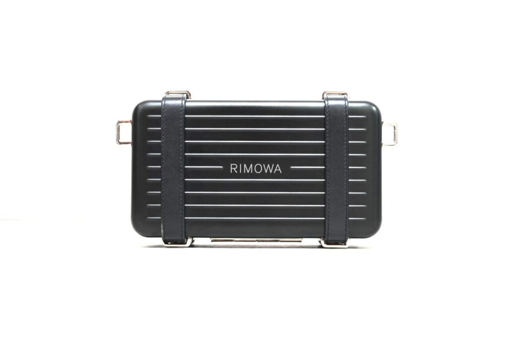 DIOR × RIMOWAのパーソナルクラッチバッグの裏面