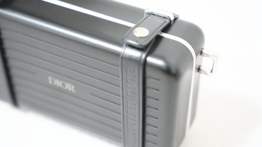 DIOR × RIMOWAのパーソナルクラッチバッグのベルト