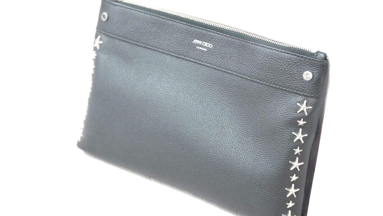 ジミーチュウのクラッチバッグの外観