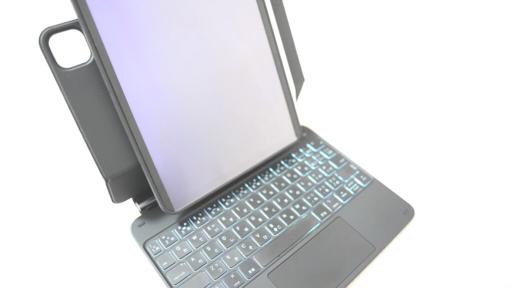 縦向きのiPadとマジックキーボード