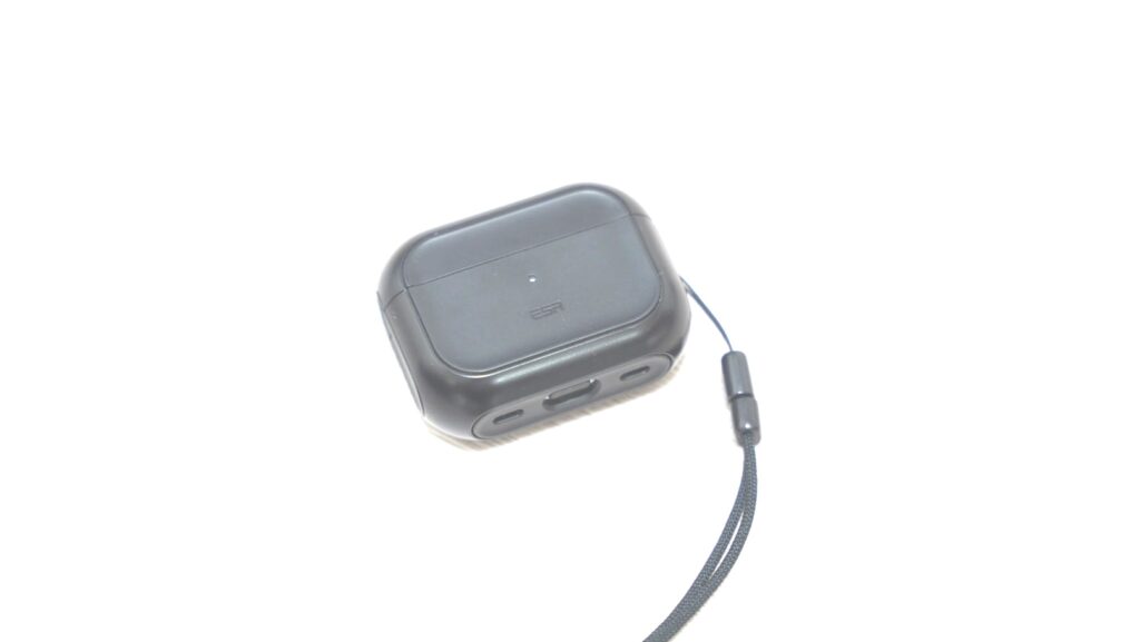 ESRのMagSafe機能付きAirPodsケース