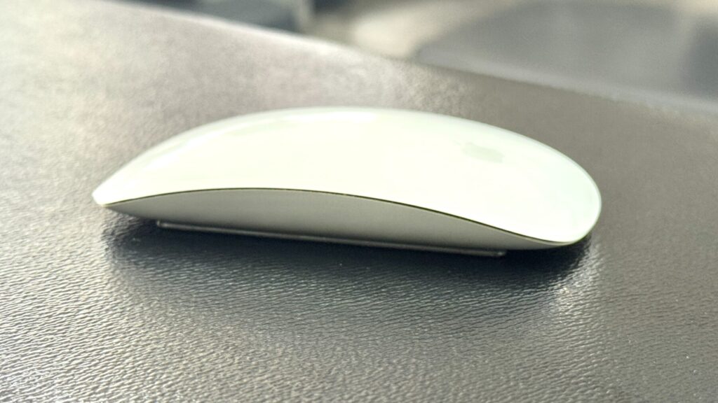 Appleのマジックマウスの横側