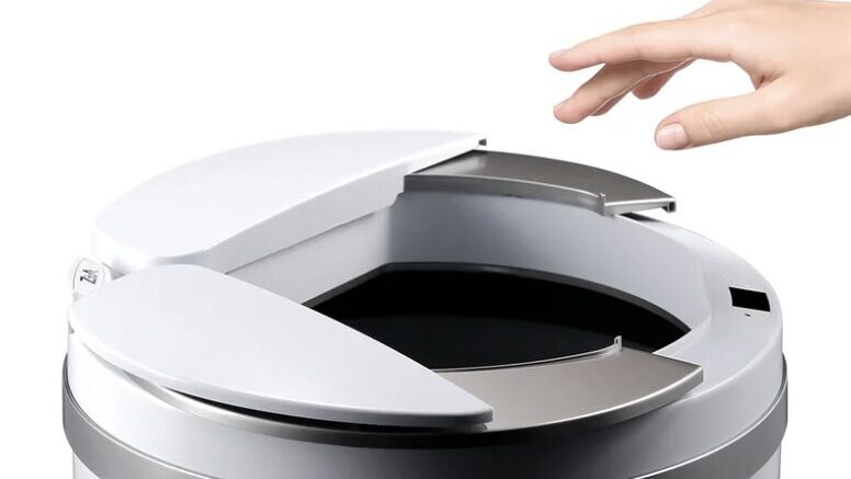 人感センサーに反応するゴミ箱