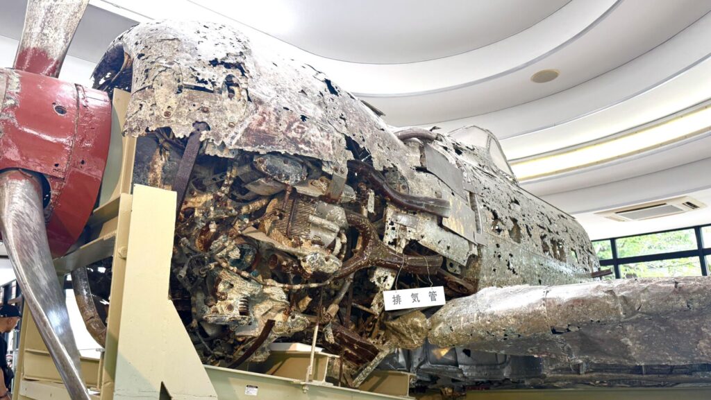知覧特攻平和会館の中に展示されてる海から引き上げられた戦闘機