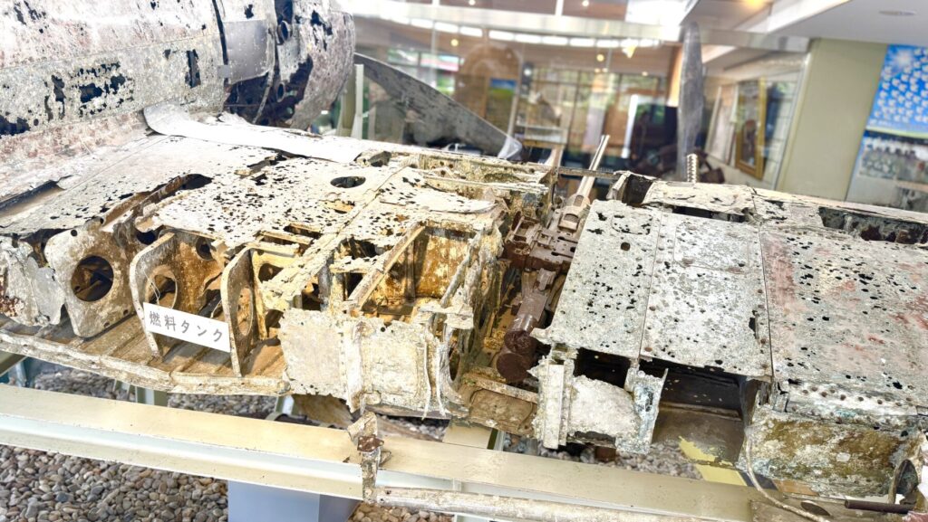 知覧特攻平和会館の中に展示されてる海から引き上げられた戦闘機
