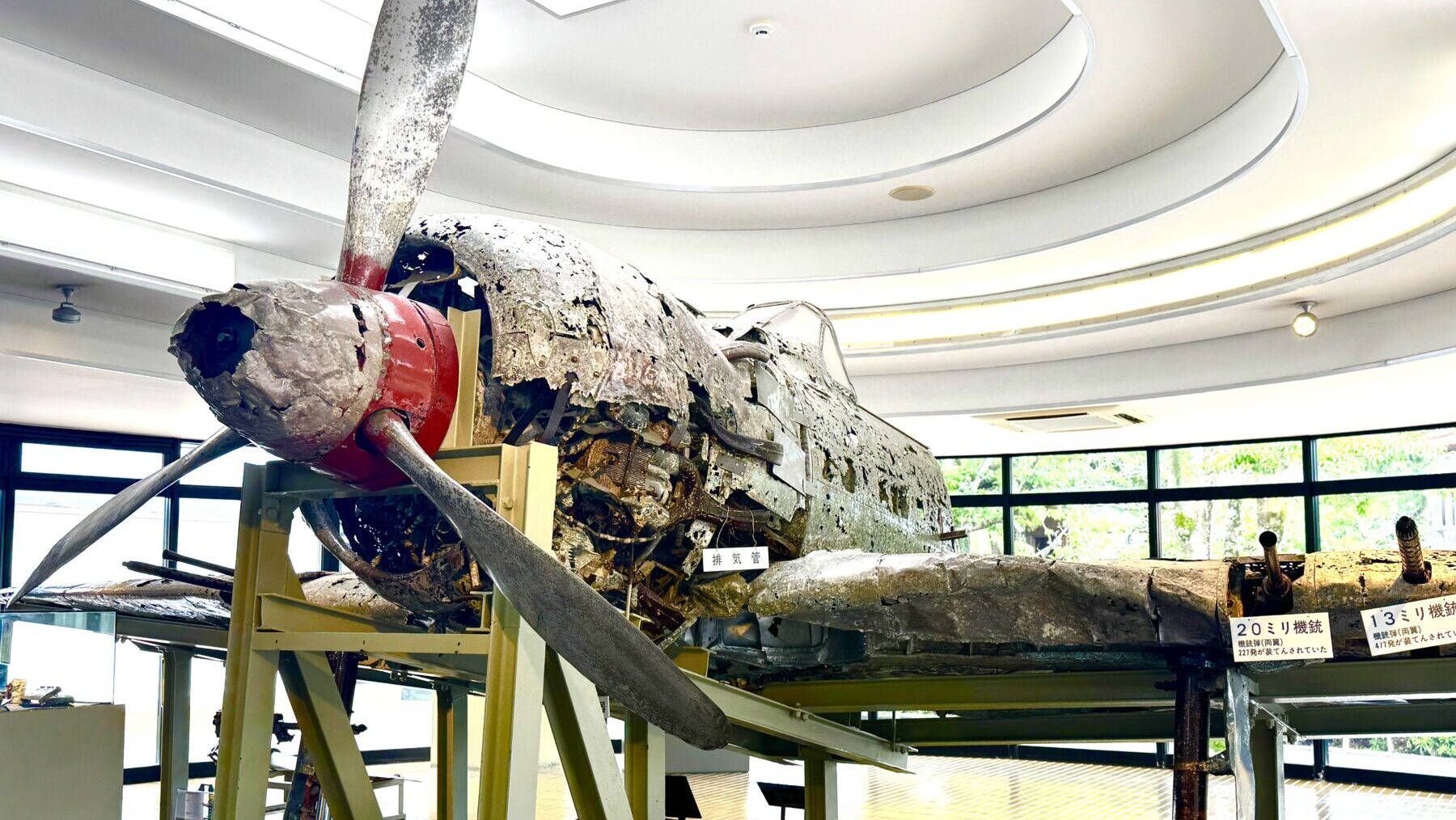 知覧特攻平和会館の中に展示されてる海から引き上げられた戦闘機