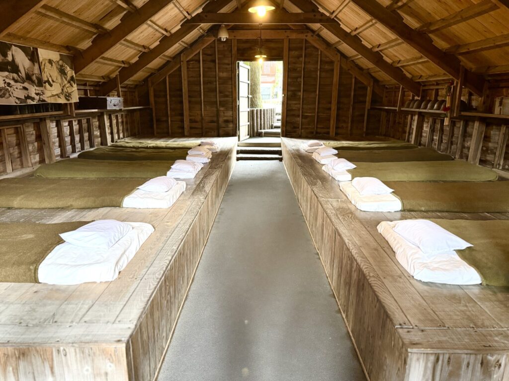 知覧特攻平和会館の中に展示されてる三角兵舎の内部