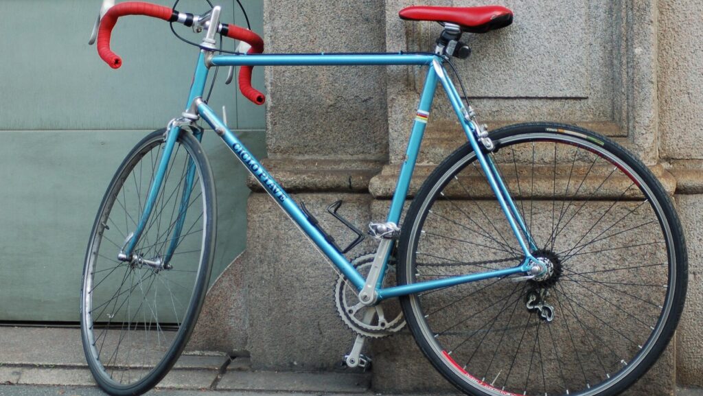水色のロードバイク