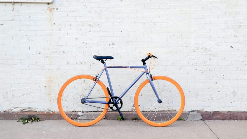 カラフルなクロスバイク自転車