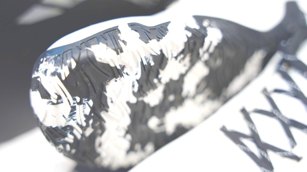 mbcpower「AVANCUS V3」の白黒の裏面