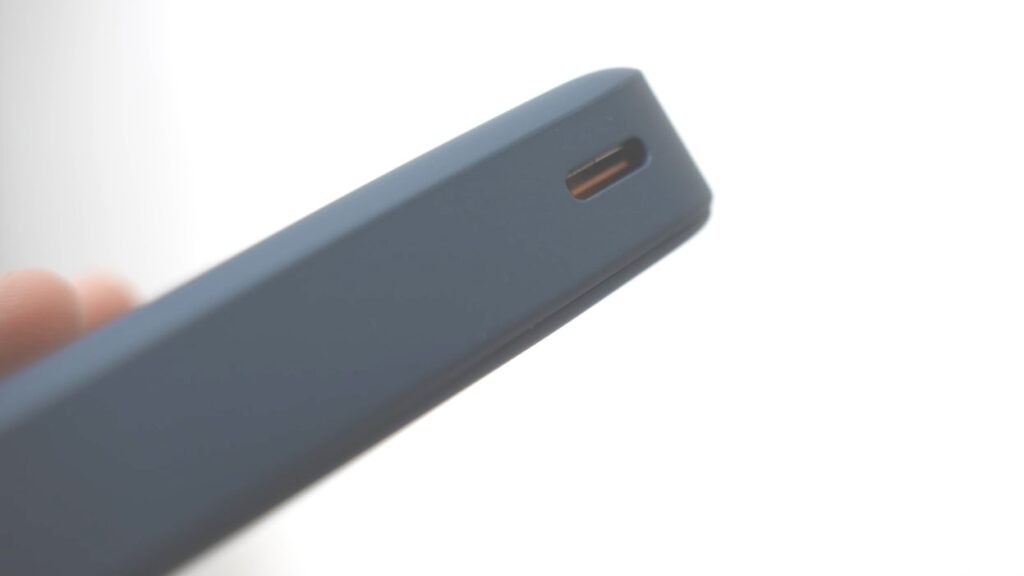 TORRASの10,000mAh MagSafe対応モバイルバッテリーの充電ポート