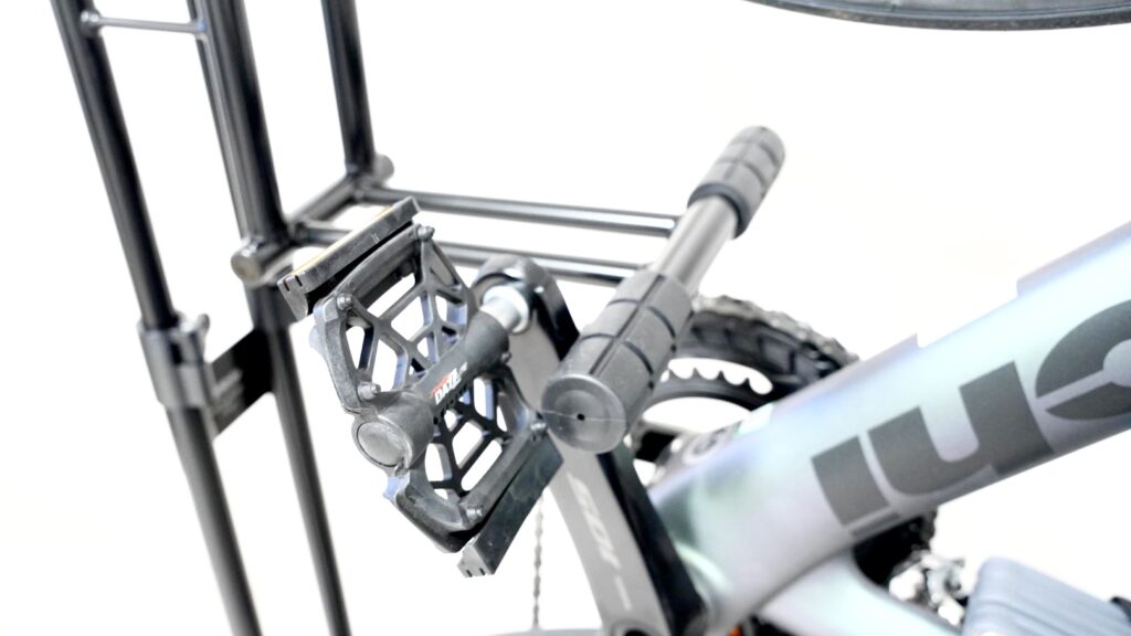 ロードバイク用縦型サイクルロッカーのストッパー部分