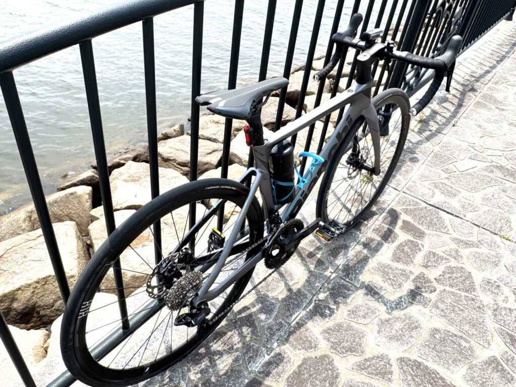 上から見たBianchi（ビアンキ）のロードバイク「OLTRE RACE」