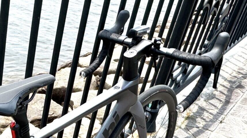 上から見たBianchi（ビアンキ）のロードバイク「OLTRE RACE」