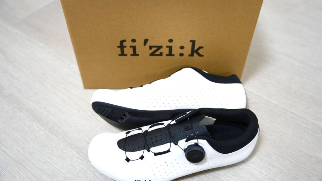 fi'zi:k（フィジーク）のビンディングシューズと箱