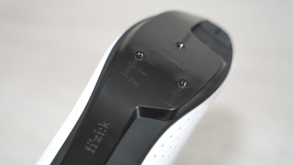 fi'zi:k（フィジーク）のビンディングシューズ裏