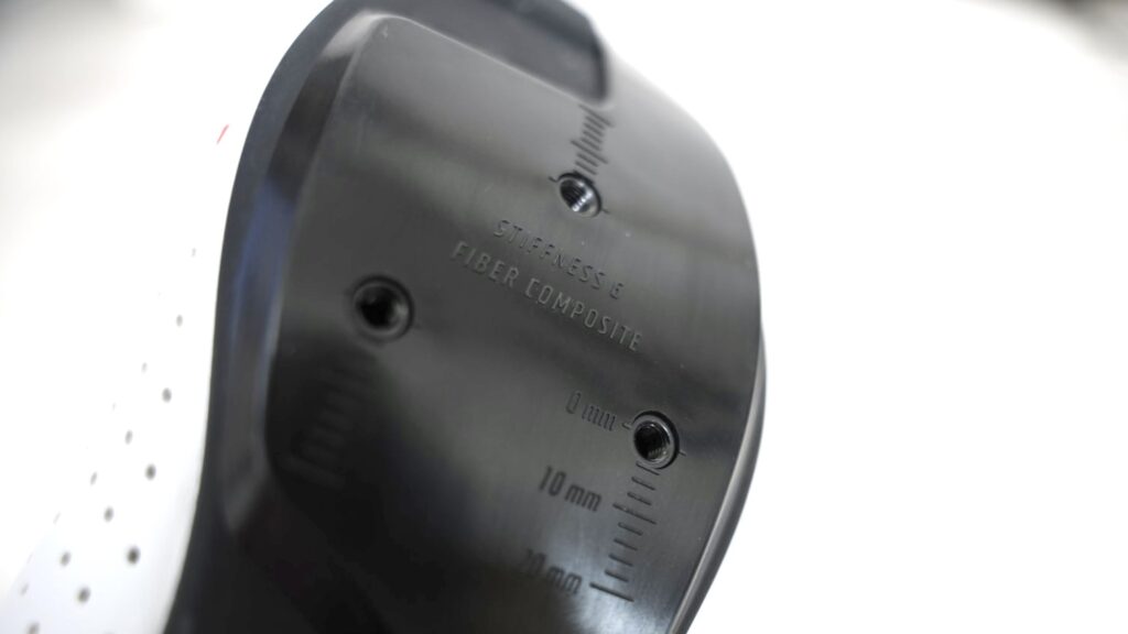 fi'zi:k（フィジーク）のビンディングシューズ裏