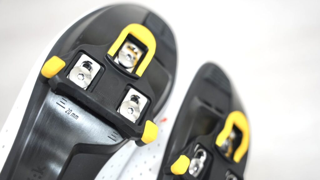 fi'zi:k（フィジーク）のビンディングシューズに取り付けたクリート