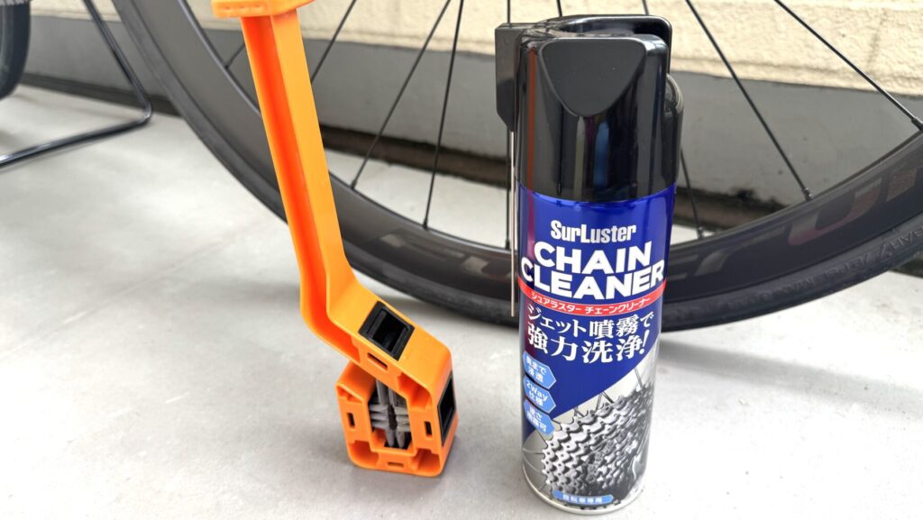 チェーンクリーナーとチェーン用ブラシ