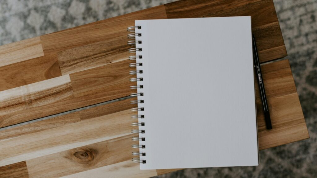 机の上のノート