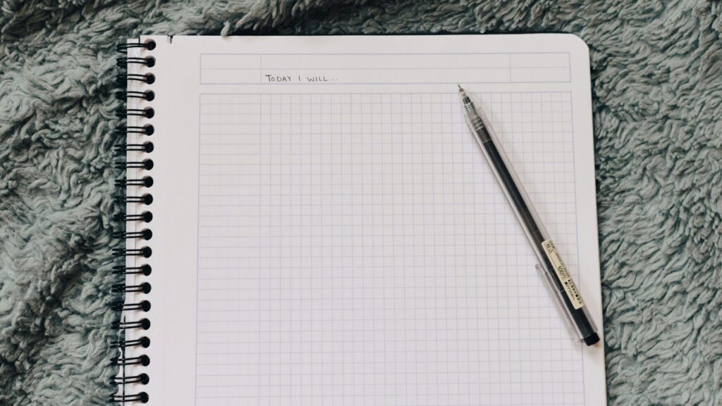 ノートにメモをとる