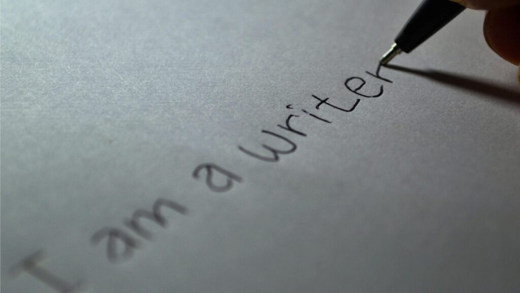 ノートにメモをとる