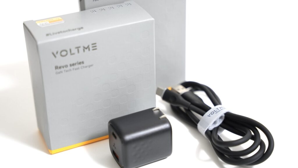 VOLTMEのシリコンケーブルと30W急速充電器