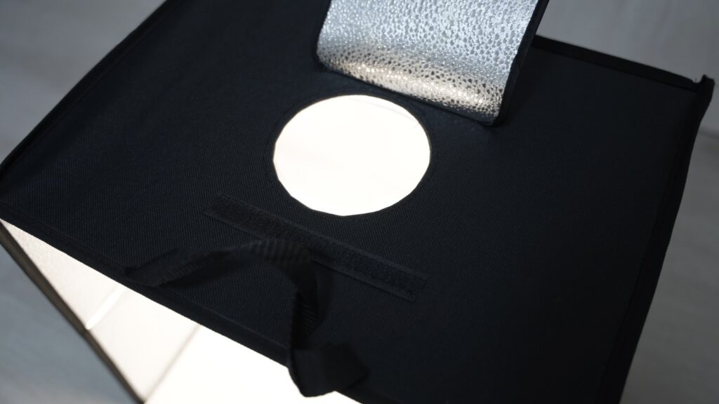 撮影ボックス上面に空いた穴