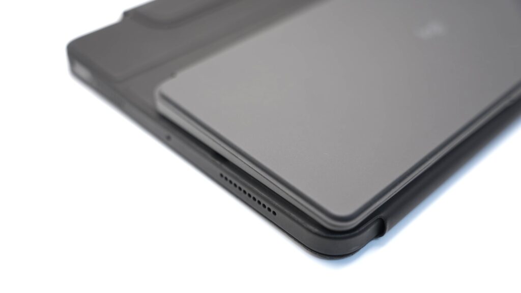 ロジクールのiPad用キーボード keys to go 2 for iPadとiPad Airのサイズ感