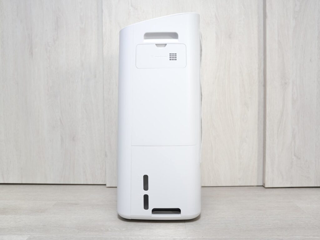 シャープの除湿加湿一体型空気清浄機 KI-SD50-Wの横