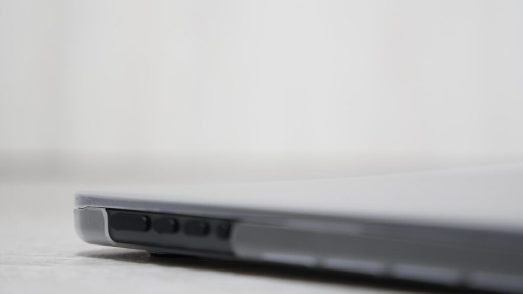 M4 MacBook Pro 16インチのポート部分