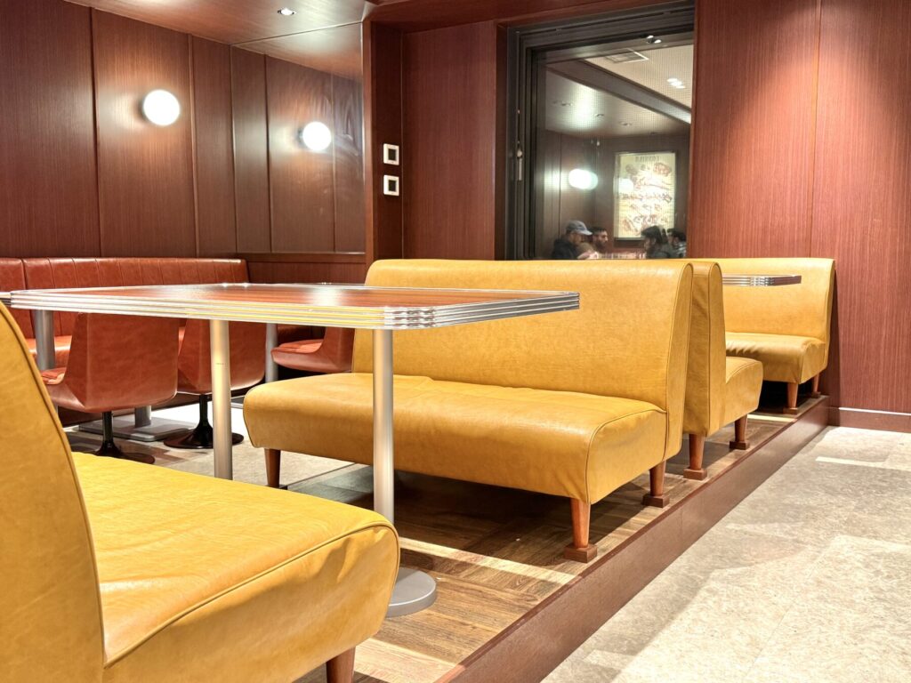 ニンテンドーミュージアムのカフェ「はてなバーガー」