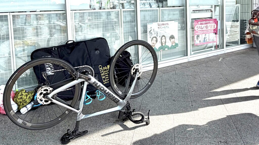 輪行した自転車を組み立てる