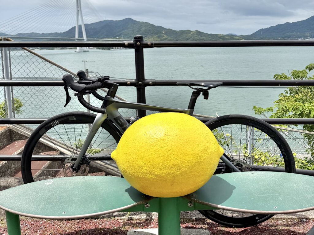 しまなみ海道瀬戸田のレモンモニュメント